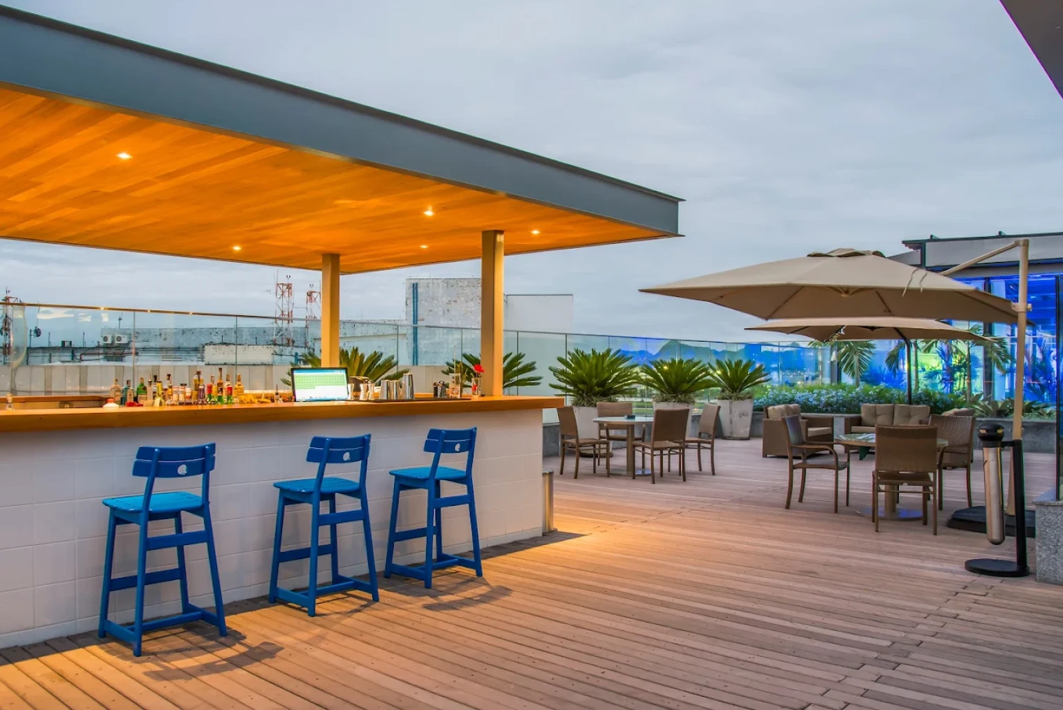 Iconic Triple View - Fresh Food & Pool at Orla 21